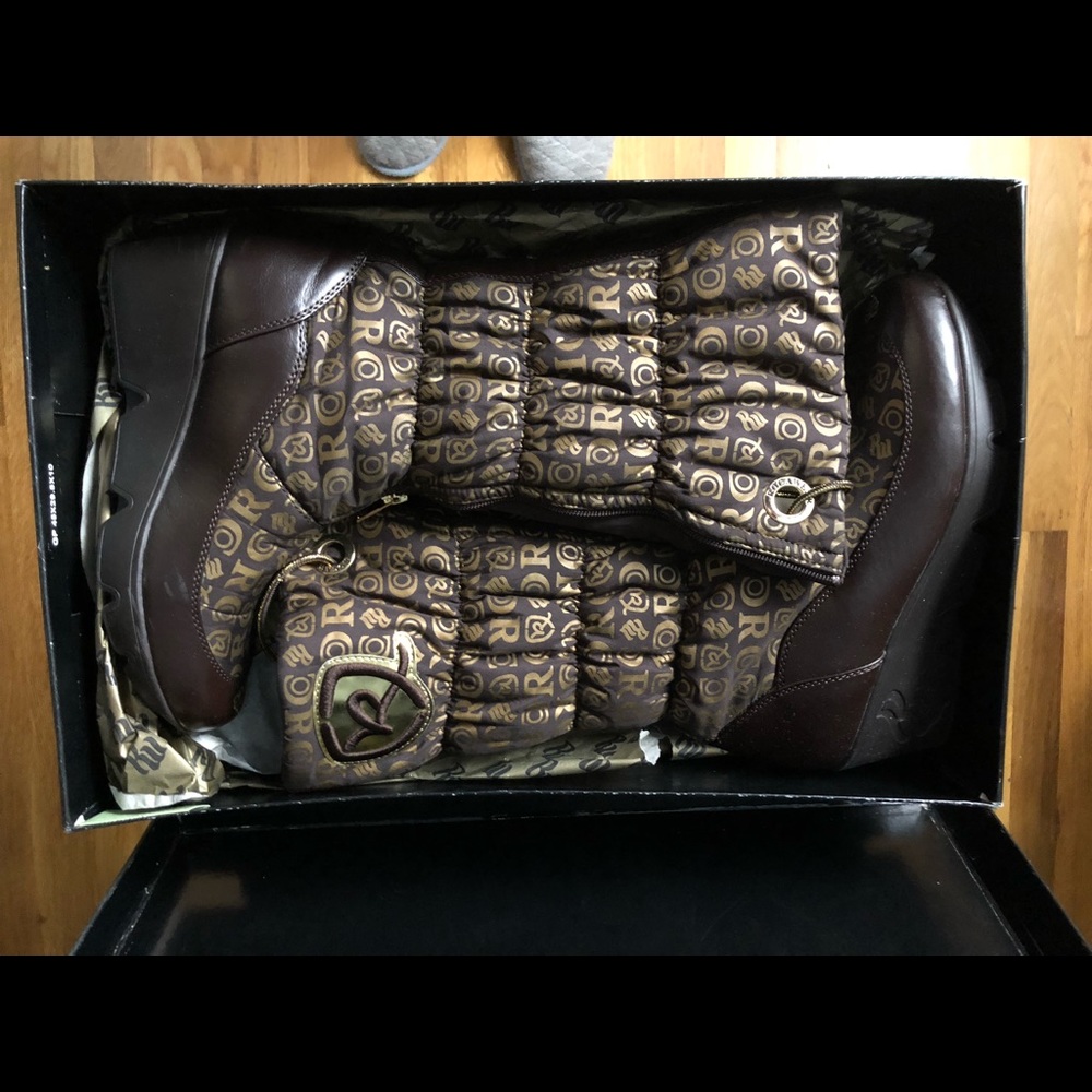 Rocawear women boots, size 9